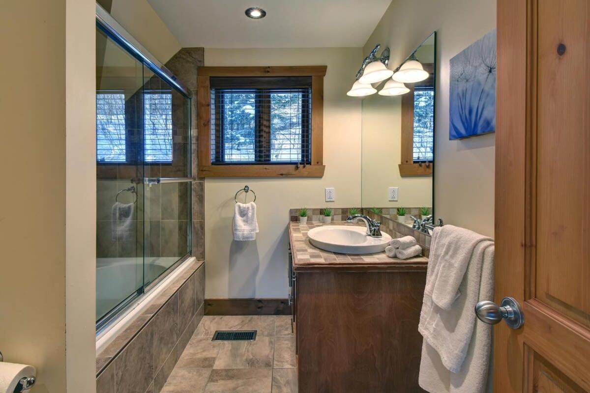 Chic Familiale, Relaxant Avec Spa En Montagnes Labelle Экстерьер фото